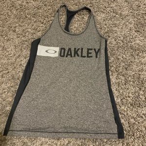 Woman’s Oakley tank top